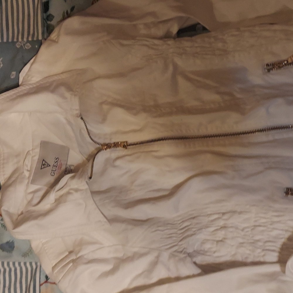Guess - Picture 2 of 4